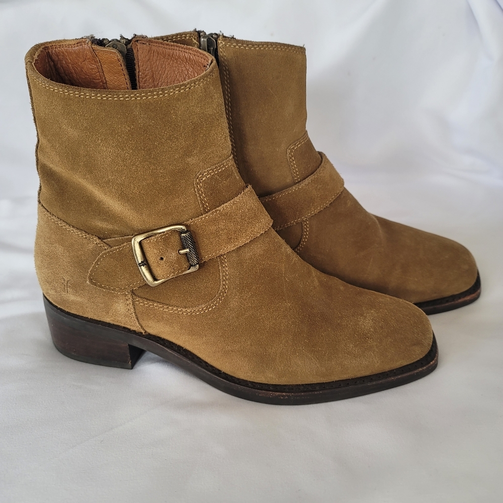 FRYE Hannah Engineer Suede Boots - Cashew  7,5